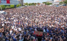 Ferdi Zeyrek’e veda! Gözyaşlarıyla uğurlandı